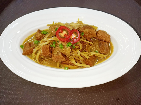 黄花菜烧牛肉