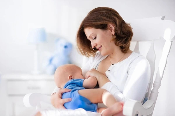 产后乳房刺痛怎么回事？该如何处理？