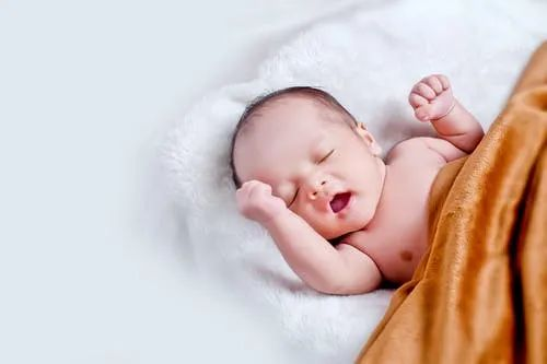 【母婴护理】奶粉的错误冲法会破坏奶粉的营养