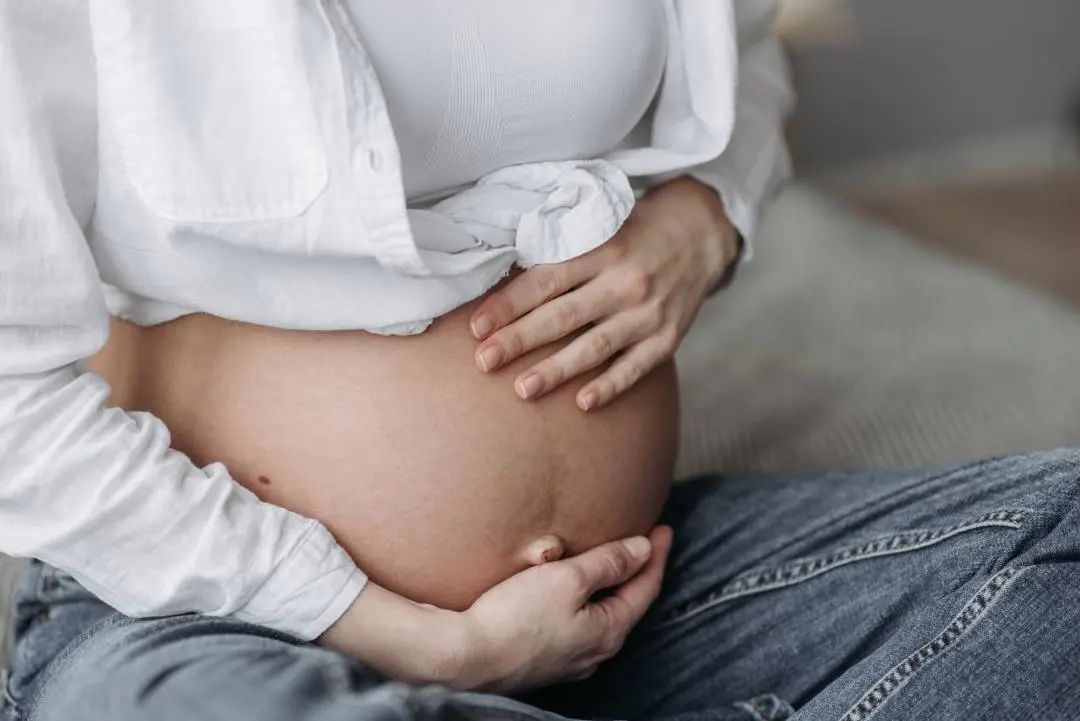 【孕期健康】怀孕期间缓解孕吐的方法有哪些？